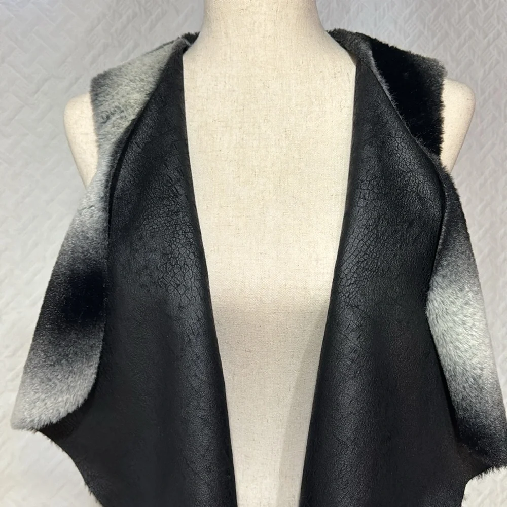 Faux Fur Reversible Long Vest Pit To Pit 19” Shoulder To Hem 34” - Picture 4 of 4